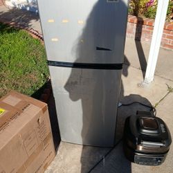 Magic Chef Refrigerator 