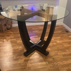 35 in Round Glass/Black Dining Table 