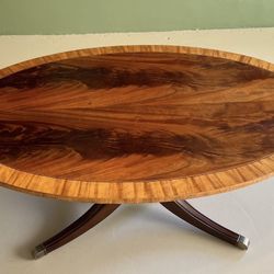 Late 20th Century Ethan Allen Newport Collection Banded Flame Mahogany Oval Duncan Phyfe Oval Single Pedestal Coffee Table
