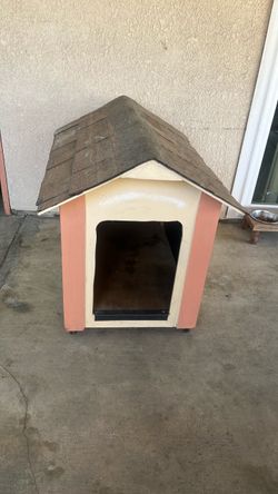 Dog house for medium to small dogs