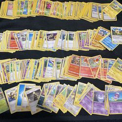 POKÉMON LOT CARDS