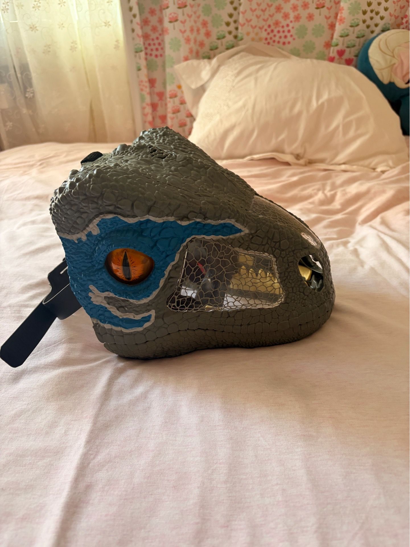 Raptor Blue Mask (Jurassic World)