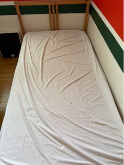 Twin size bed