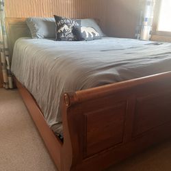 Wood Frame Bed With Matress