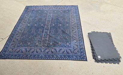 Area rug. TUMBLE. 8x10
