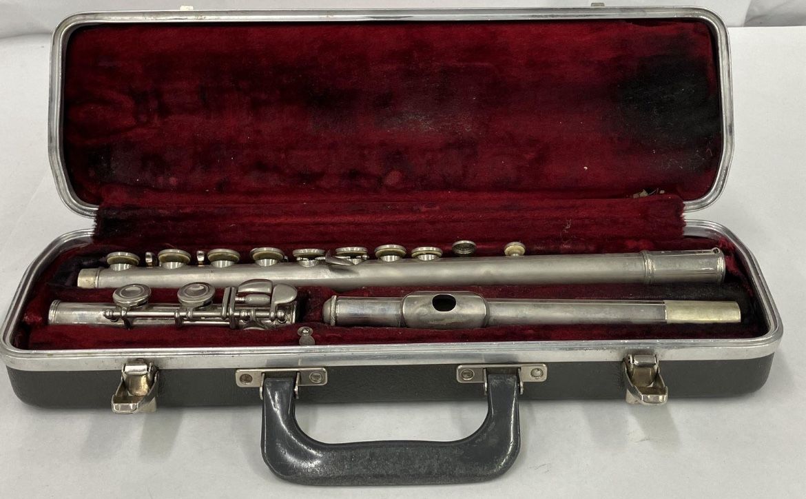 Nice Bundy Flute 