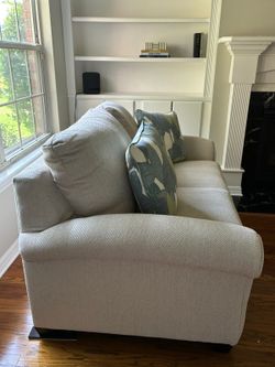 Kane Loveseat New