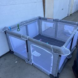 BABY  PLAY YARD
