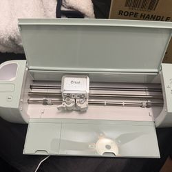Cricut Explore Air 2 – Complete w/ Original Cables (Great Condition)