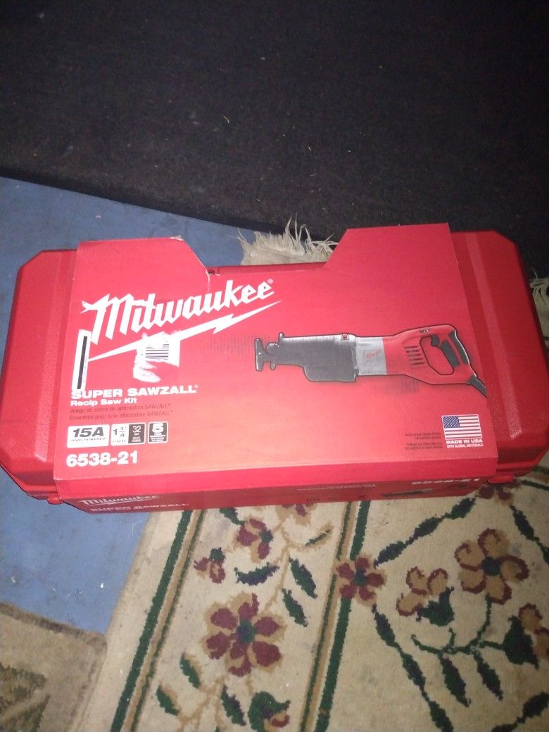 Milwaukee Super Sawzall Kit
