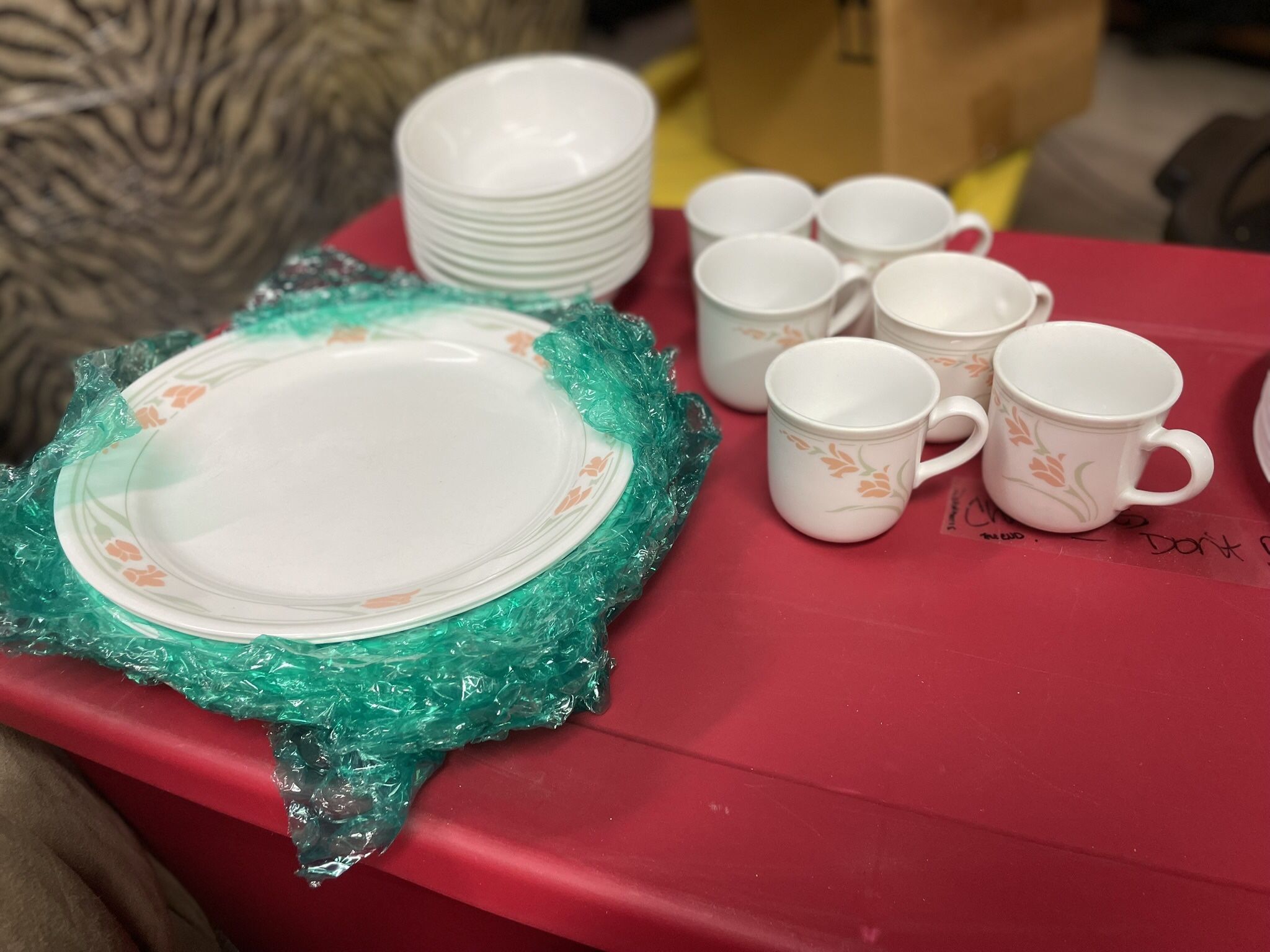 Vintage Corelle Dinnerware Set – 29 Pieces