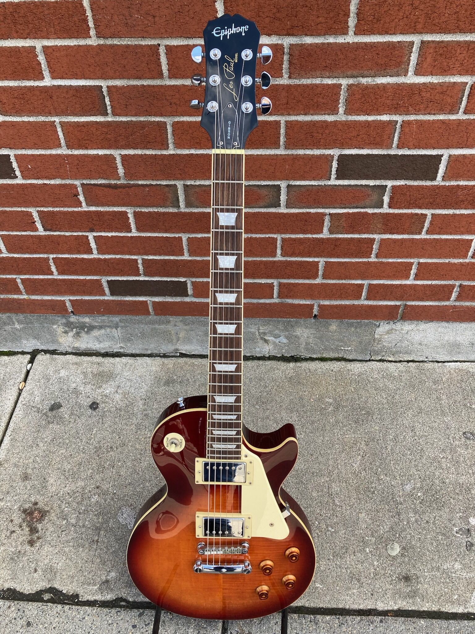 EPIPHONE Les Paul Model by Gibson Electric Guitar with Case