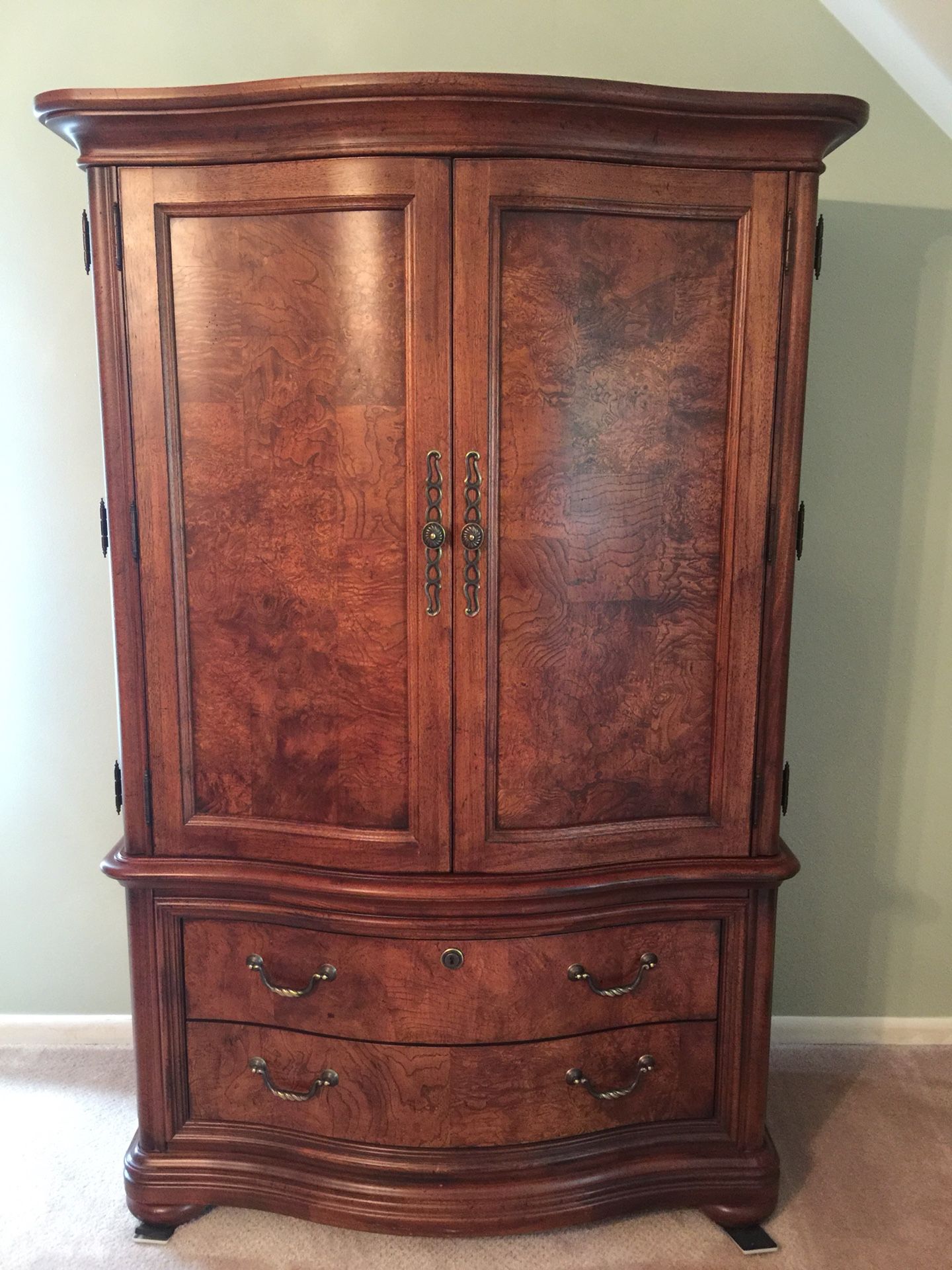 Thomasville British Gentry 4 piece luxury bedroom collection for Sale