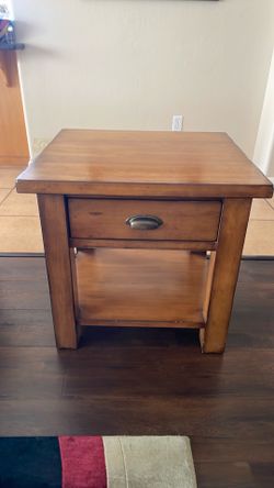 Pottery Barn End/Side Table