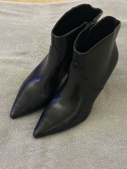Express. Black pointed toe heels.