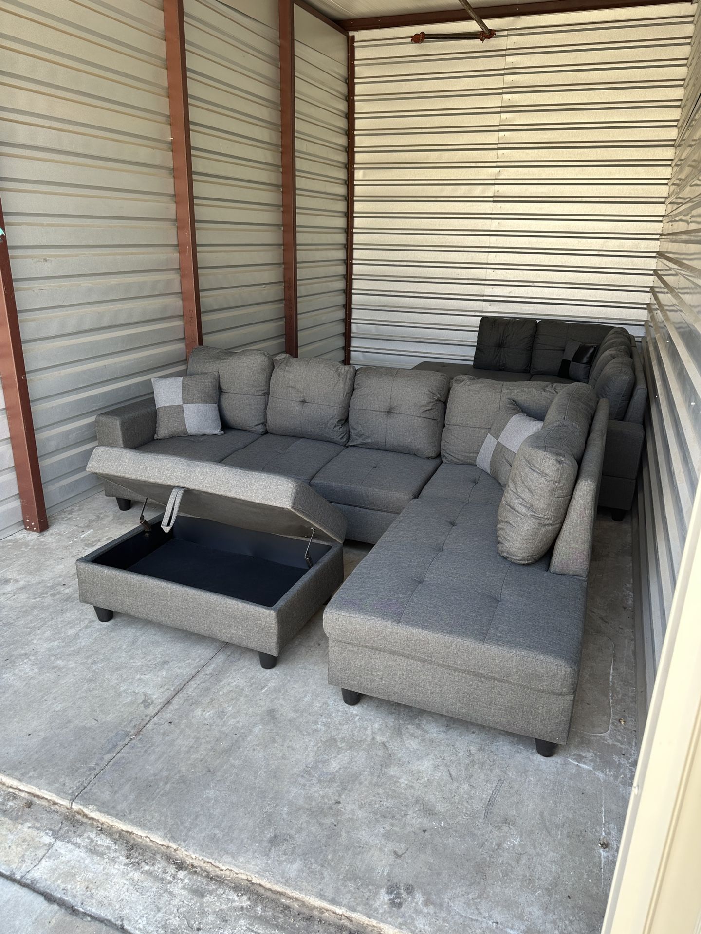 Free Delivery! Grey Sectional Couch with Storage Ottoman
