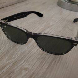Ray-Ban New Wayfarer .  RB 2l 32 Polarized 