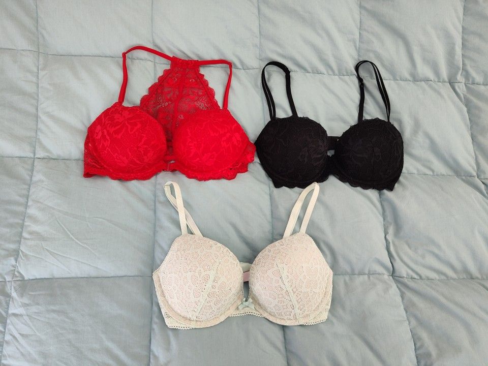 3 Victoria Secret Pushup Bras 34 C  & Accessories