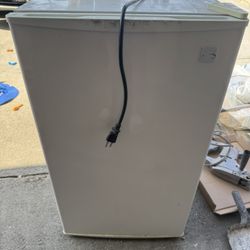 Mini fridge Kenmore