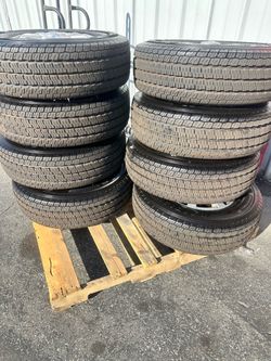 Set of tires and wheels
