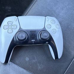 PlayStation 5 controller