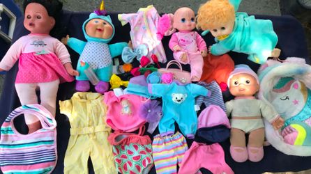 Bundle of dolls to play mommy 👩 $20 for all used condition