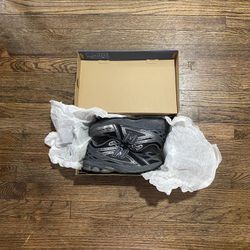 Used New Balance 1906R size 7 In Kids