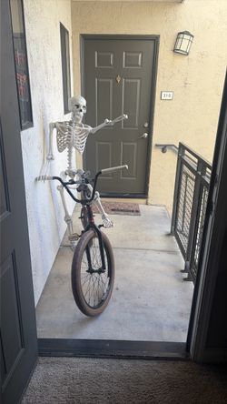 STOLEN BIKE w/ “That’s my bike!” - Guy