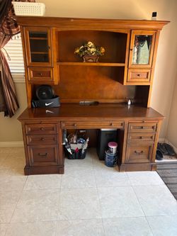 Computer desk