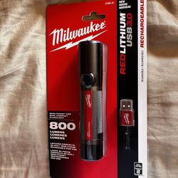 Milwaukee 800 Lumen Flashlight USB Rechargeable
