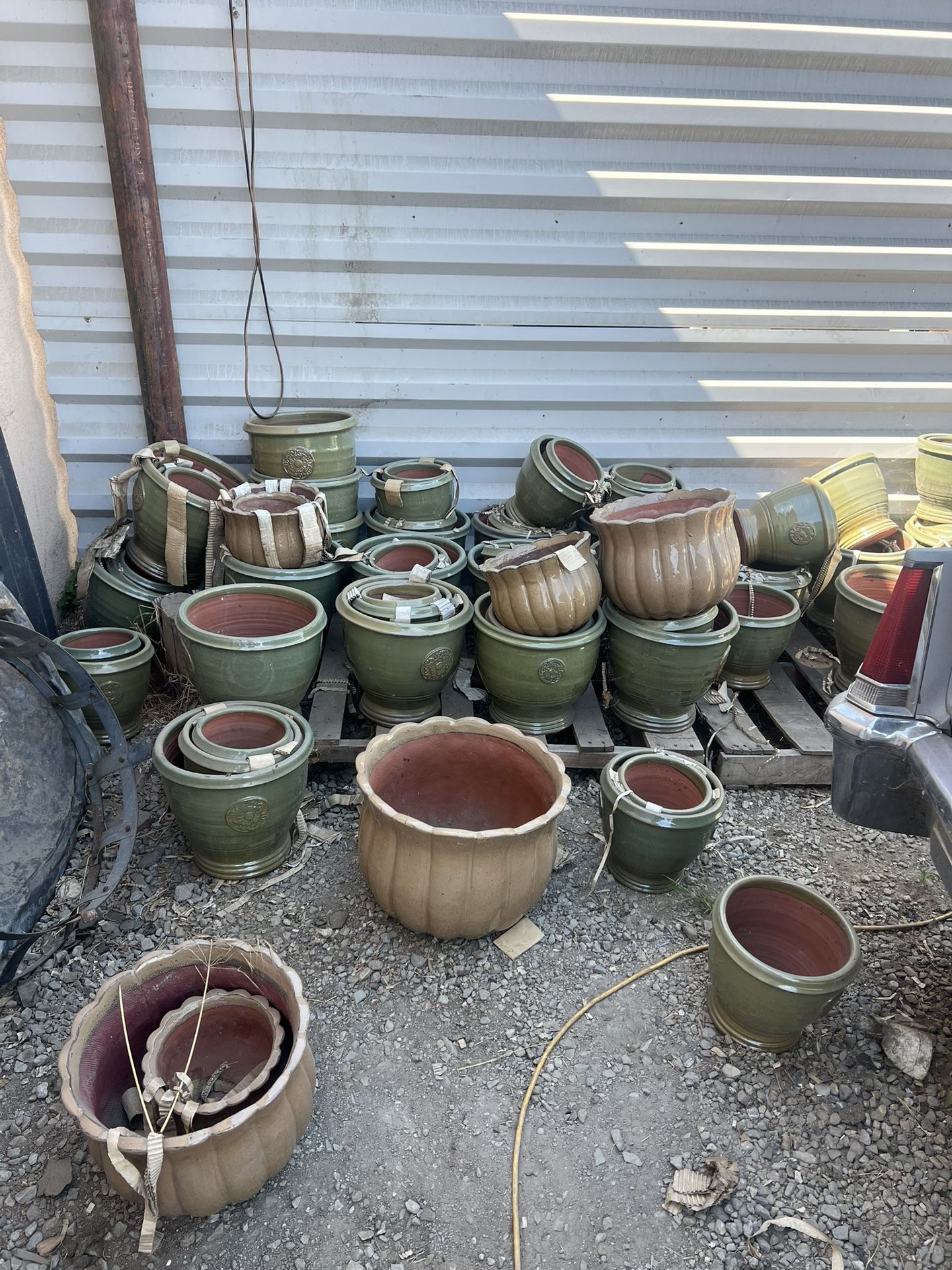 Ceramic Pottery (Different Size Pots)