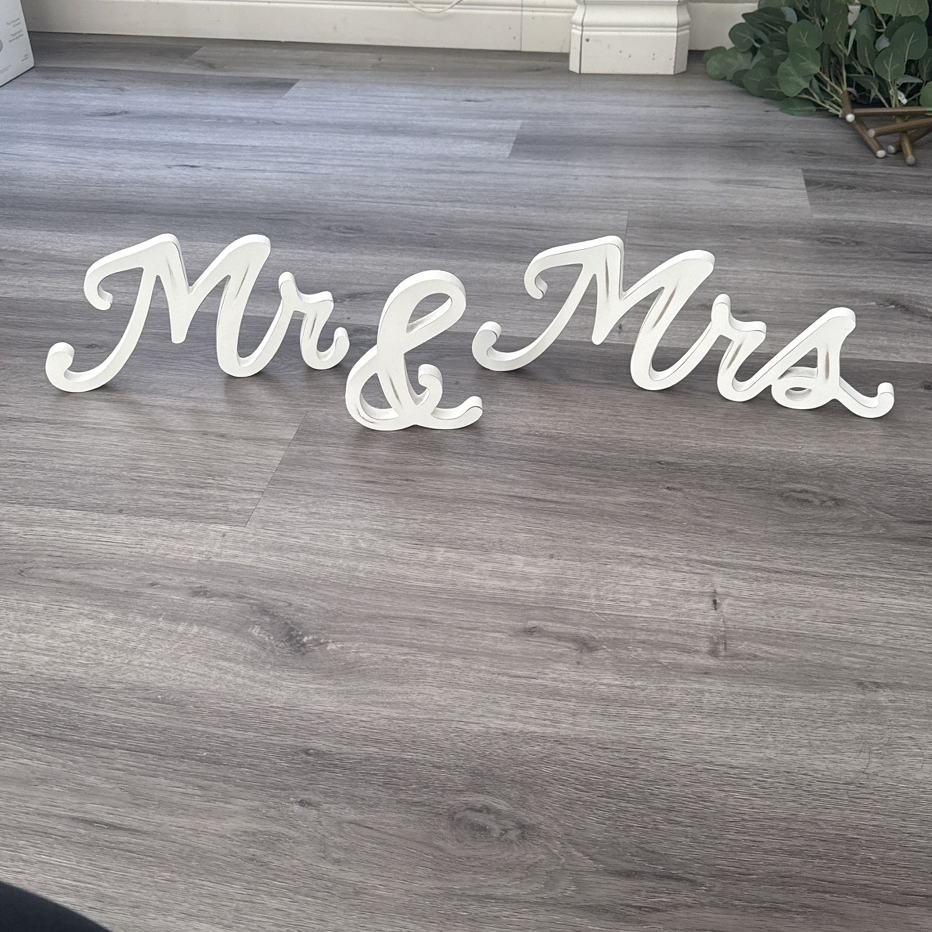 Mr & Mrs Sign