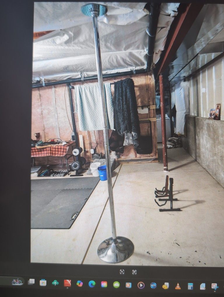 45mm Spinning Dance Fitness Pole – Like New