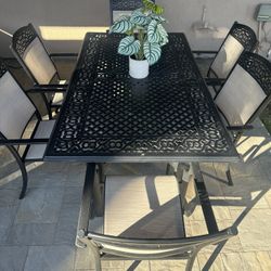 Outdoor patio table and chairs set