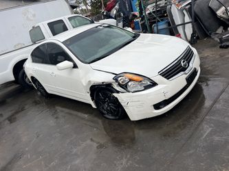 Parts 2009 Nissan Altima 2.5 Liter For Parts Only 