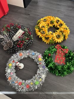 GARAGE SALE - CHRISTMAS WREATH