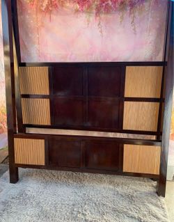 Modern style Queen canopy bed frame and two big nightstands set has been restored!🌺