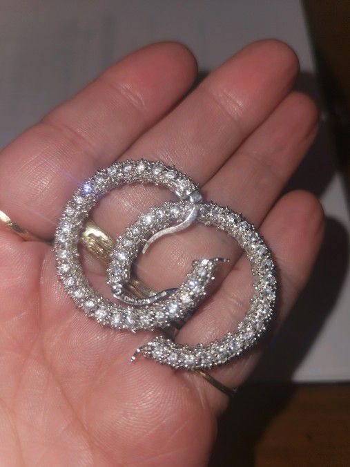 Sterling Silver With Moisonite,saphire Or Diamonds Not Sure