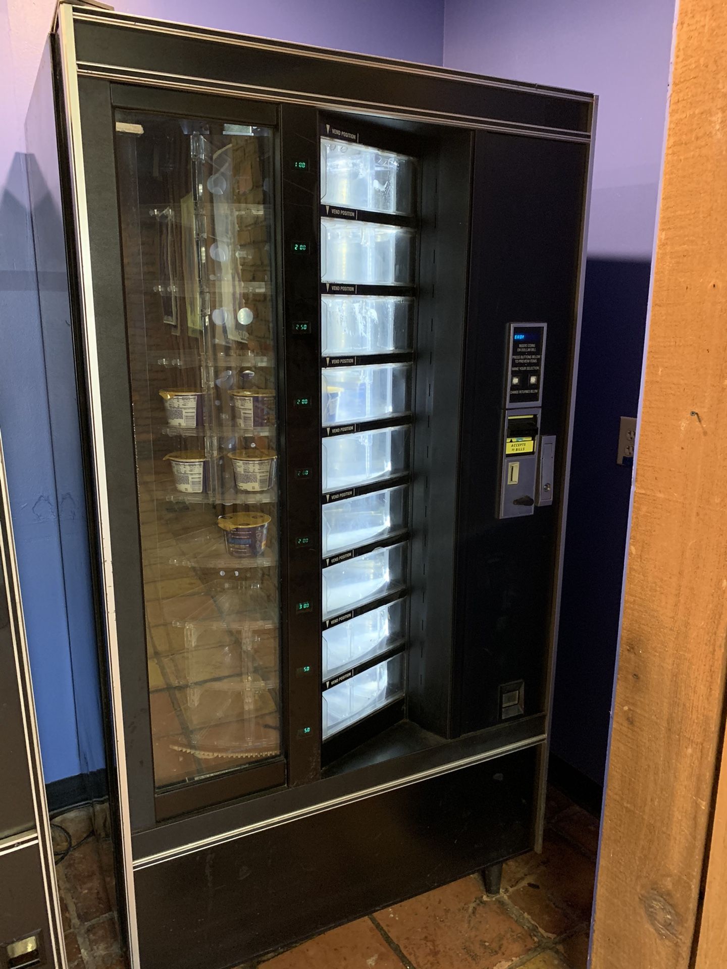 National 431 D Cold Food Vending Machine for Sale in Dallas, TX OfferUp