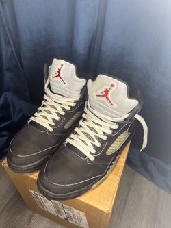 Size 9.5 METALLIC JORDAN 5’s no trades
