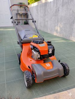 Self-Propelled Gas Lawn Mower – Excellent Condition