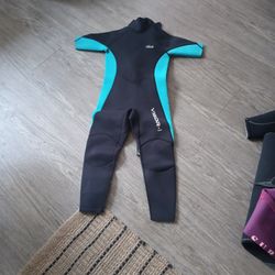 Children Size 7/8 Wetsuit In New Condition How You
