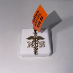 Moissanite rn pendant