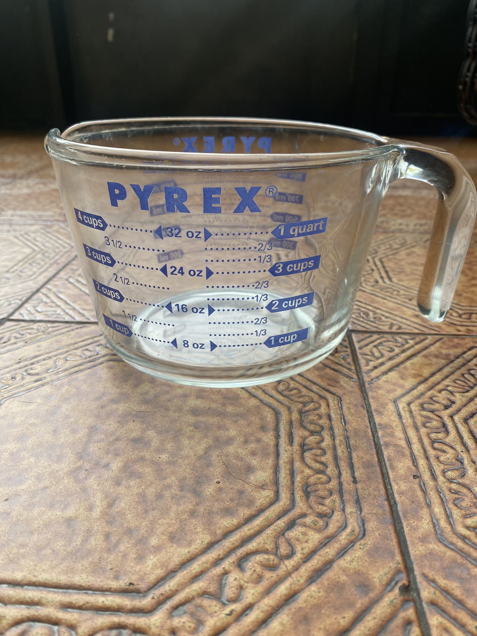 Pyrex 1-Qt. measuring cup