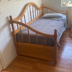 Daybed w/mattress