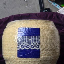 400 yards of yellow lace new