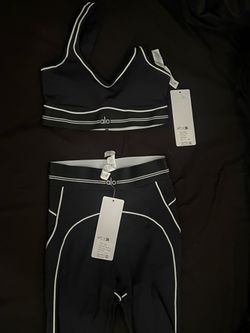 Alo Yoga Airbrush Heart Throb Bra and Legging Set