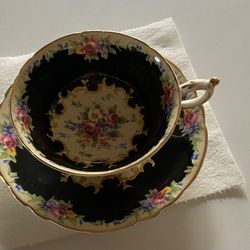 Paragon… By Appointment To H.M ThE. Queen HM. Queen. Mary. Fine Bone China England REGD