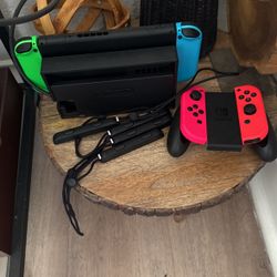 Fully Function Brand New Nintendo Switch (4 Controllers 1 Game)