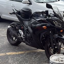 Yamaha R3 